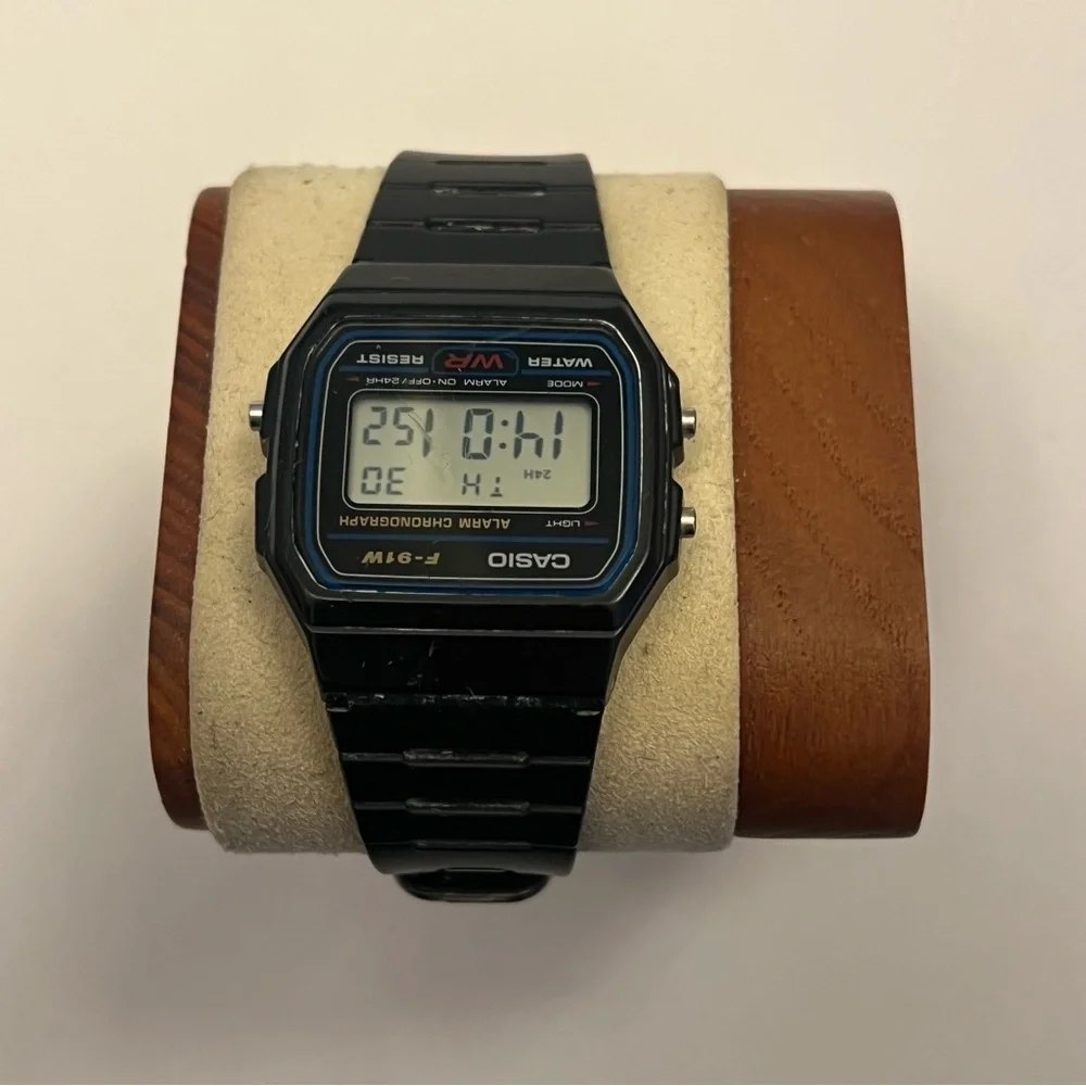 Vintage Casio F-91W-1‎ Digital Watch